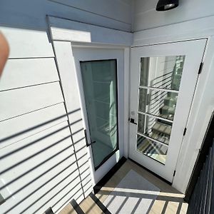Contemporary Guest Studio With Roof-Top Deck Walk To Santa Monica Beach
